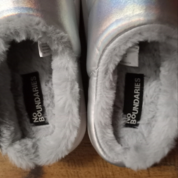 Womens Sz 7 Metallic Puffer Slippers - Picture 4 of 5